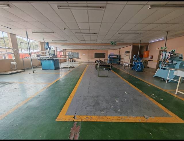 3,045M² WAREHOUSE FOR SALE IN ROBERTSHAM